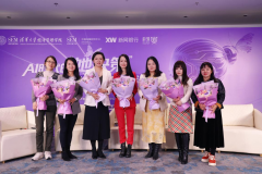 <b>从而退职场取社会糊口中获得更大的成长</b>